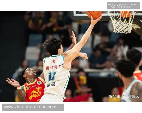 杨瀚森再取2分，生长之问：巩晓彬的“良言”何时能“入心”？